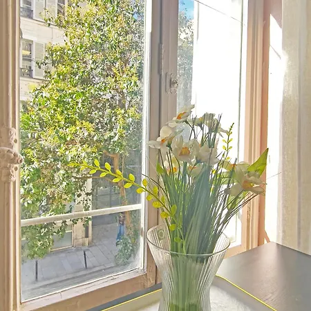 Bright 1br In *