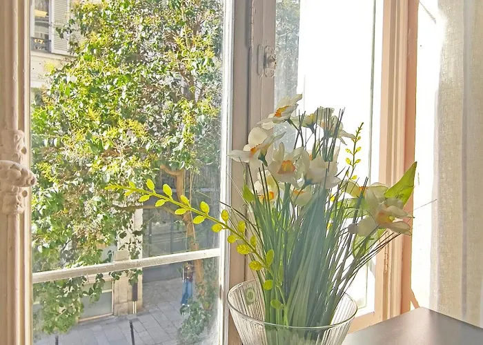 Bright 1br In *