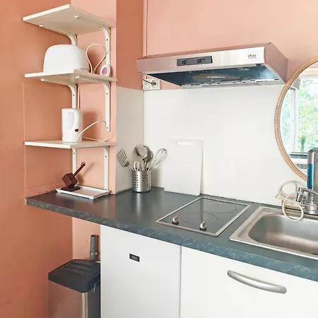 דירה Bright 1br In *